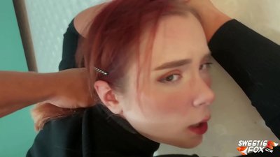 Άνθρωπος Γαμημένος στο στόμα και το μουνί Υπάκουος Κοκκινομάλλα bimbo και ήρθε στα βυζιά της