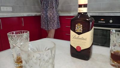 Σεξ με τη μεθυσμένη γυναίκα ενός φίλου. Ελπίζω να μην την αφήσω έγκυο