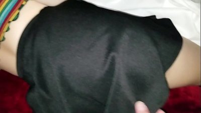 Κοιμάται παρθένα μαθήτρια αδελφή παίρνει σφιχτό κώλο της με τα δάχτυλά της